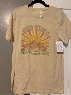 Pink Lily Beige Graphic Tee "Here Comes the Sun"